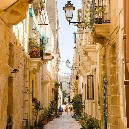 Tranquil Three Cities Appartement *